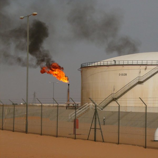 Libya'da silahlı gruplar, en büyük petrol sahasını bastı