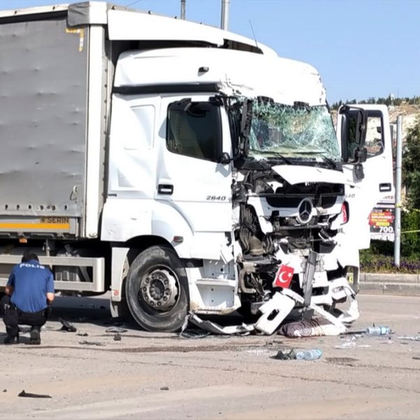 Ankara'da tırla midibüs çarpıştı: 2 ölü 3 yaralı