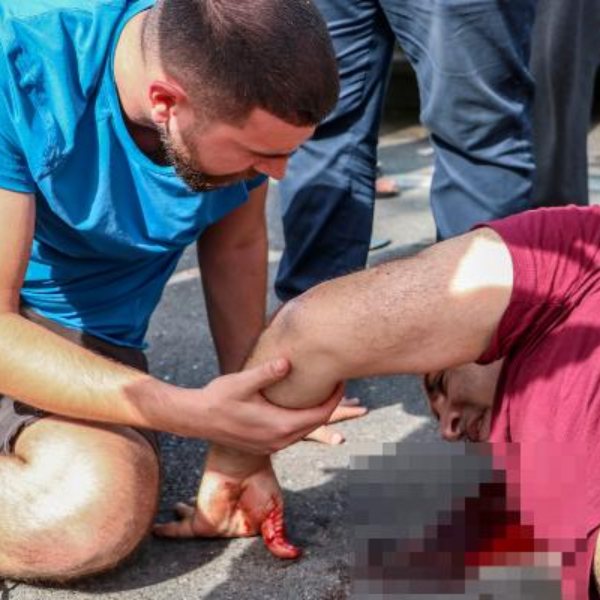 Antalya'da kaza yapan babasının başından ayrılmadı