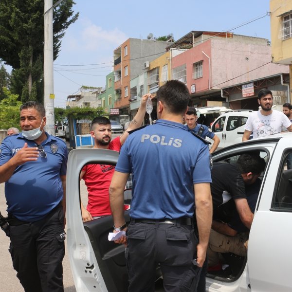 Adana'da iki kardeş, kuzenlerinin saldırısına uğradı