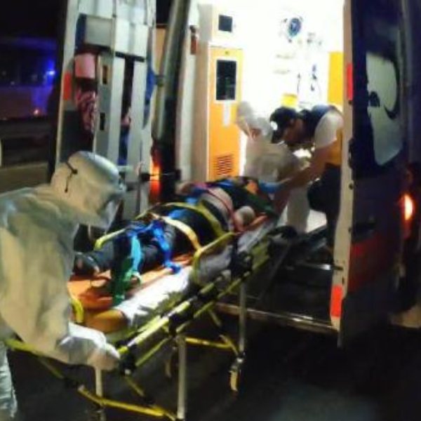 Arnavutköy'de otomobil devrildi: 1 ölü 2 ağır yaralı