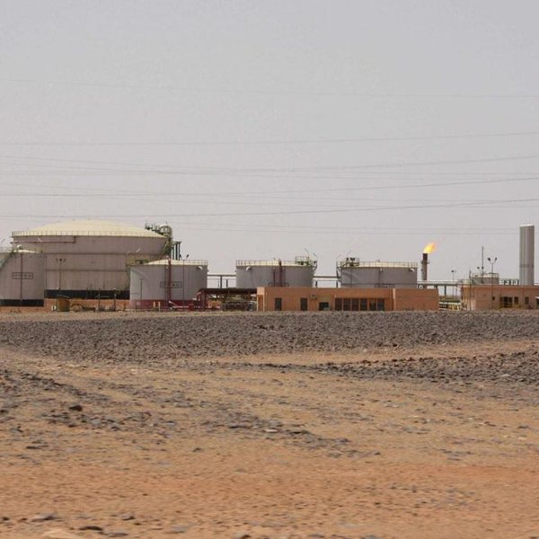 Hafter milisleri El-Fil petrol sahasında üretimi durdurdu
