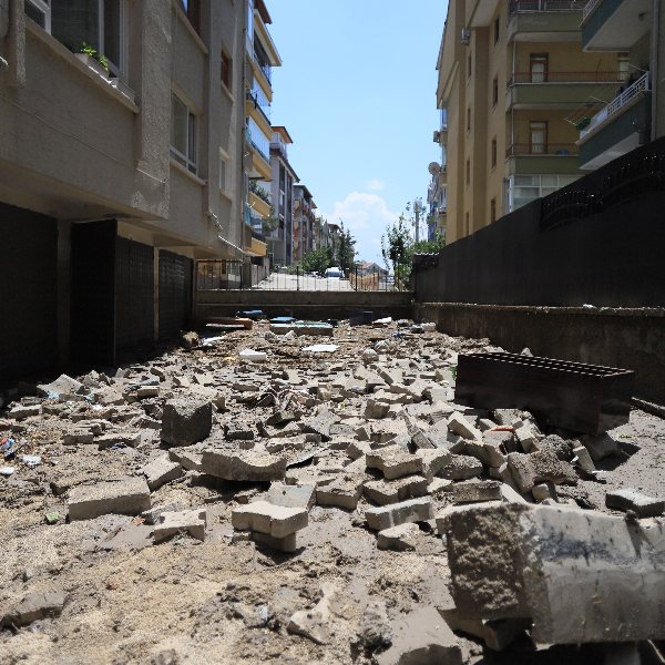 Ankara'da selin neden olduğu yıkım görüntülendi