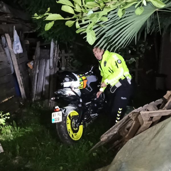 Düzce'de polisin üzerine motosiklet sürdü