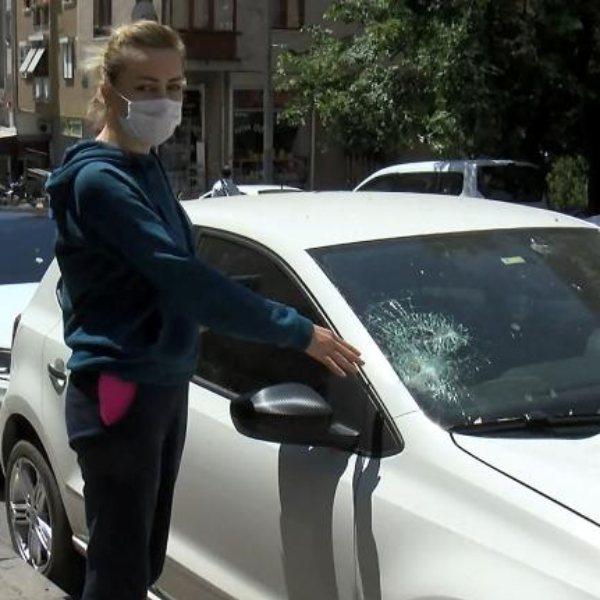 Şişli'de otomobillerin üzerine beton blok düştü