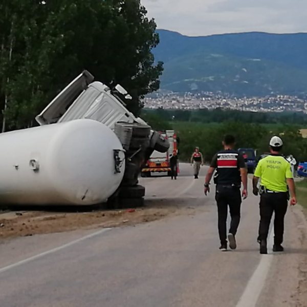 Tokat'ta LPG yüklü tır ile minibüs çarpıştı: 6 yaralı