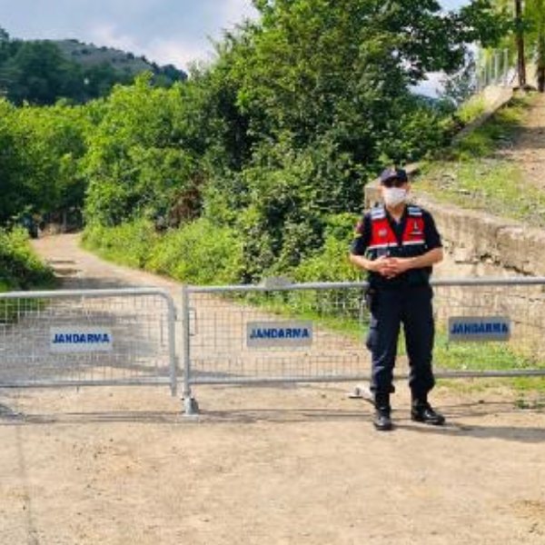 Yalova'daki aile ziyareti mahalleyi karantinaya aldırdı