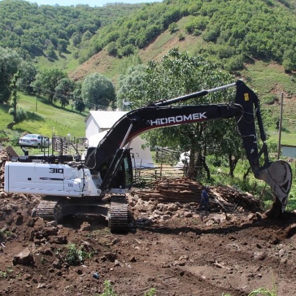 Bingöl'de enkaz kaldırma çalışmaları başladı