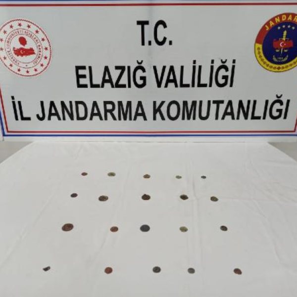Elazığ'da Roma dönemine ait 20 sikke ele geçirildi