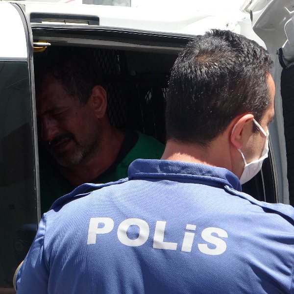Kayseri'de, kıskandığı kadını bıçakladı