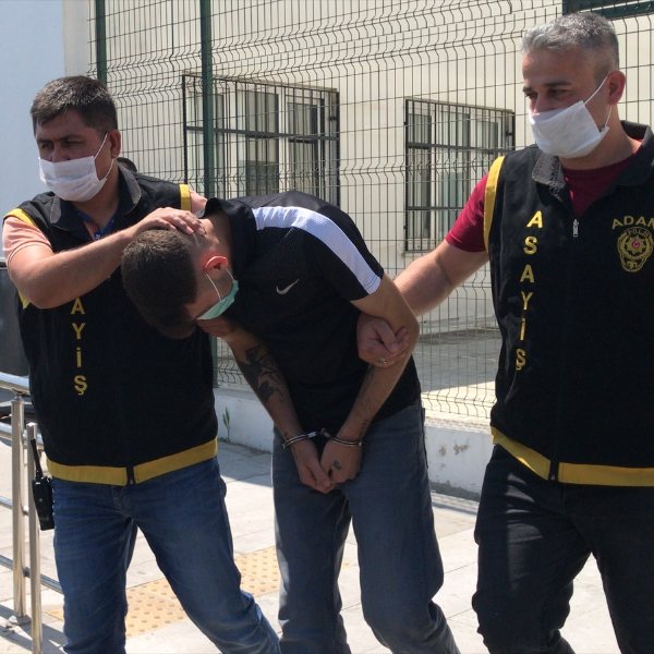 Adana'da cep telefonu çaldı, satmaya çalışırken yakalandı