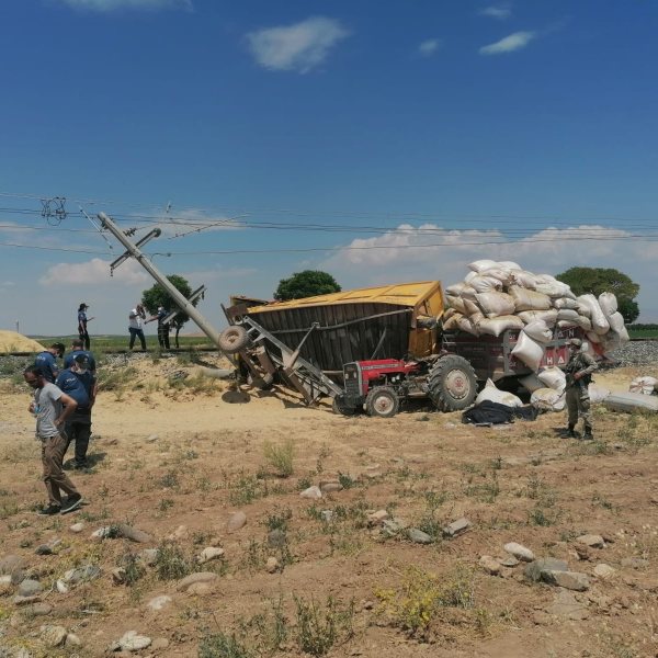 Malatya'da tren, traktöre çarptı: 1 ölü, 2 yaralı