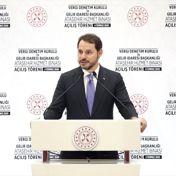 Bakan Albayrak: Normalleşmede pozitif ayrışan ülke olduk