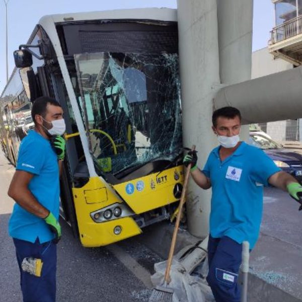 Beylikdüzü'nde İETT otobüsü kaza yaptı: 19 yaralı