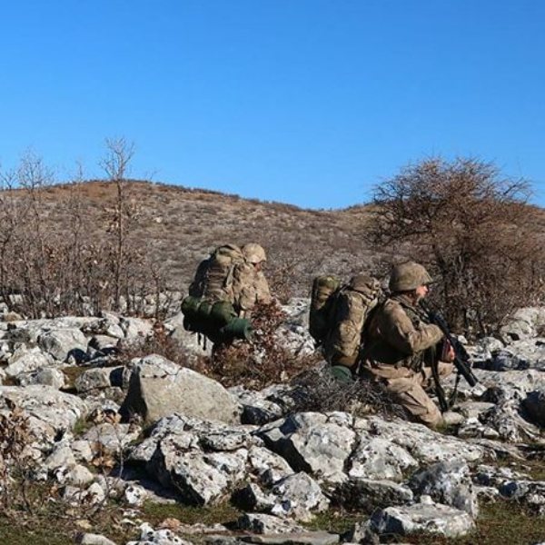 1 terörist ikna çalışması sonucu teslim oldu