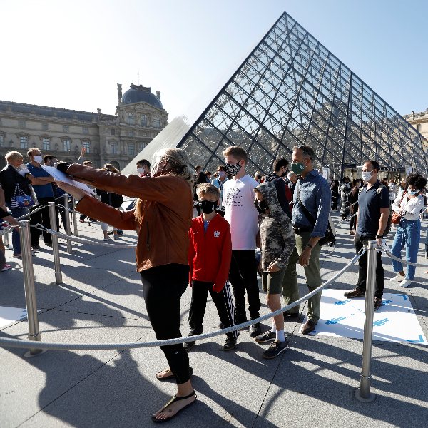 Louvre Müzesi, 3 ay sonra kapılarını açtı