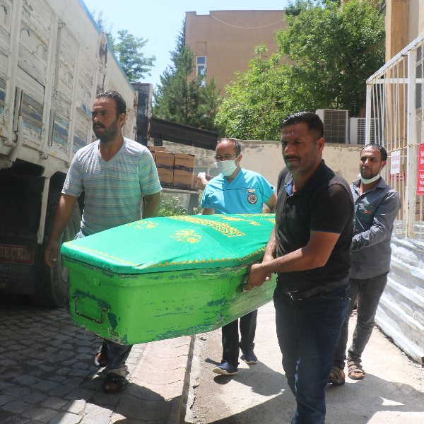 Sivas'ta boğularak ölen kuzenler aynı tabuta konuldu