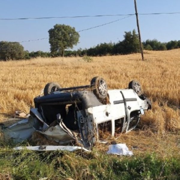 Uşak'ta cenazeye giden araç kaza yaptı: 2 ölü, 2 yaralı