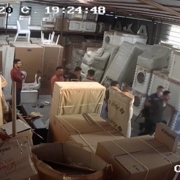 Antalya'da çamaşır makinesi çalan hırsız tutuklandı