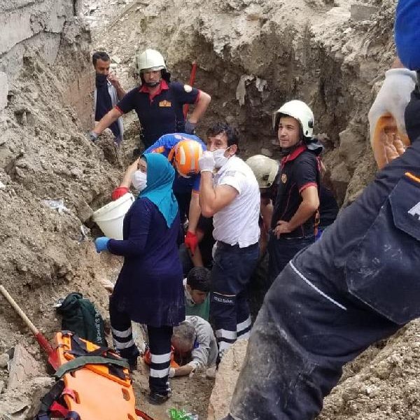 Kütahya'da okul bahçesinde göçük meydana geldi