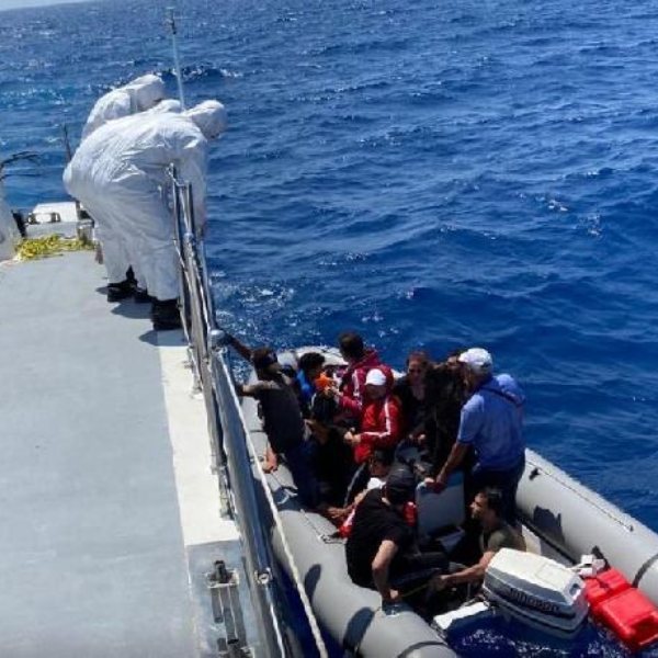 Yunanistan, 60 göçmeni daha geri itti