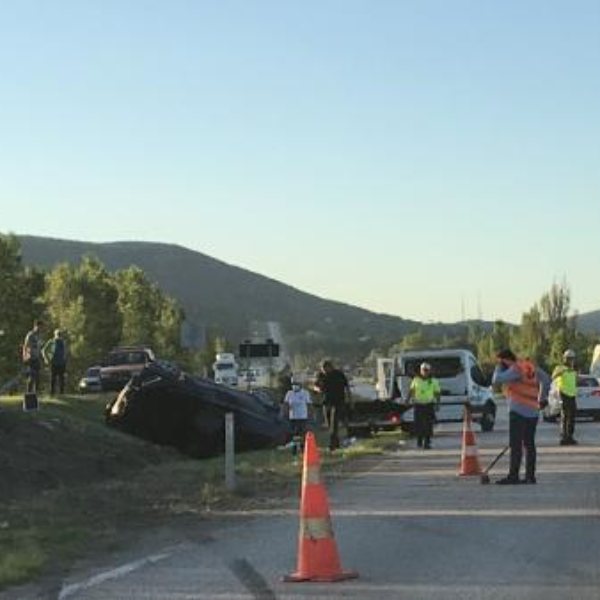Ankara'da, otomobil minibüse çarptı: 7 yaralı
