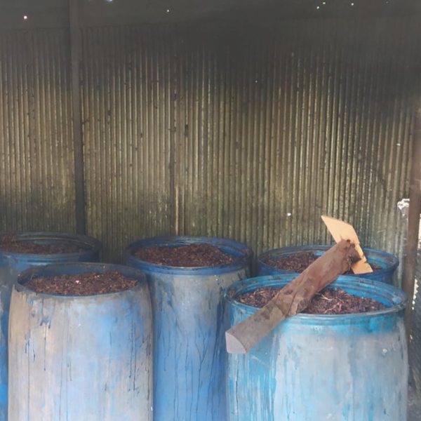 Adana'da bin 600 litre kaçak içkiye el konuldu