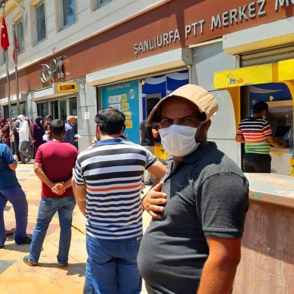Şanlıurfalılar çareyi kartonun altına girmekte buldu