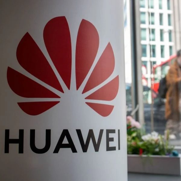 İngiltere Huawei'yi 5G ağlarından yasakladı