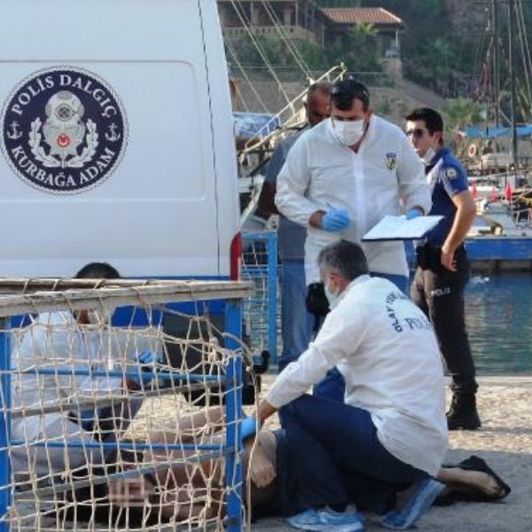 Antalya'da, denizde erkek cesedi bulundu