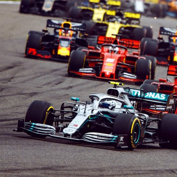 Formula 1'de iki pozitif vaka