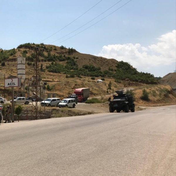 Şemdinli'de askeri aracın geçtiği yerde patlama yaşandı