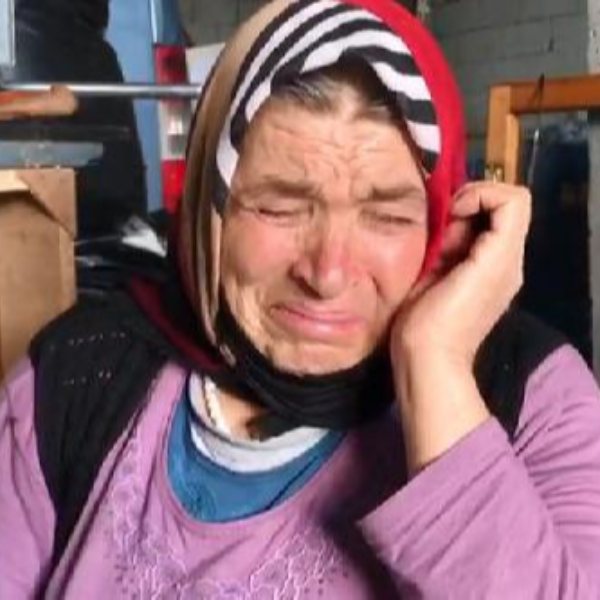 Sivas'ta evleri yanan aile gözyaşlarına boğuldu