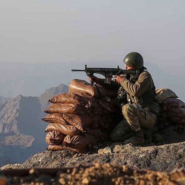 Cizre'de 2 terörist teslim oldu