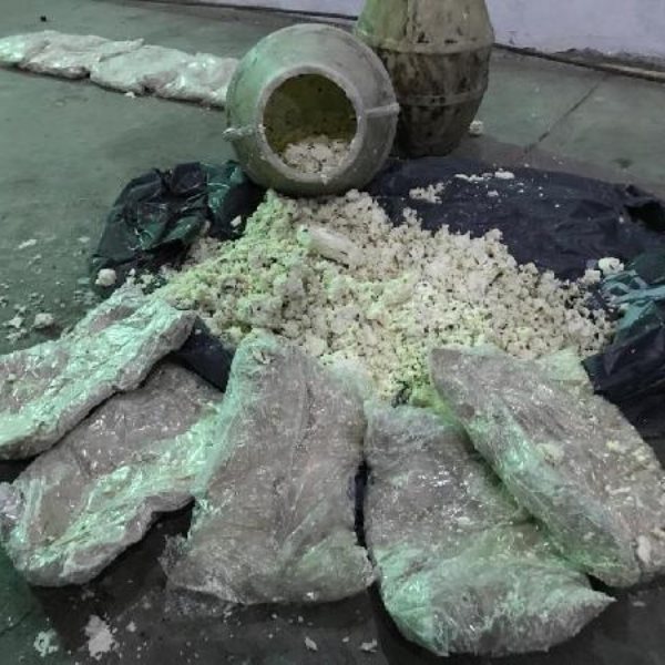 Van'da, otlu peynirin içinden 15 kilo eroin çıktı