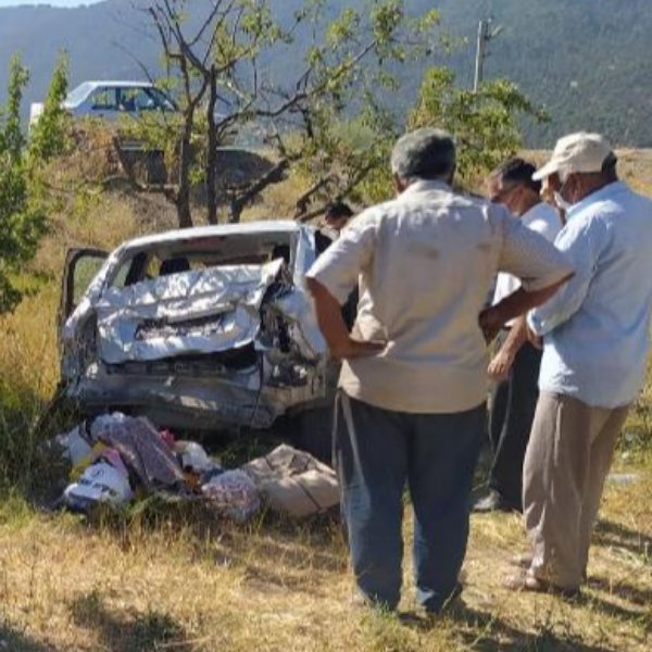 Denizli'de otomobil tarlaya uçtu: Anne öldü, 3 yaralı