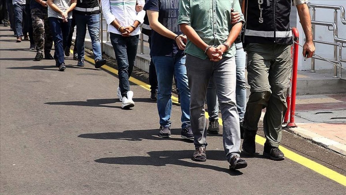 İzmir merkezli 40 ilde FETÖ operasyonu