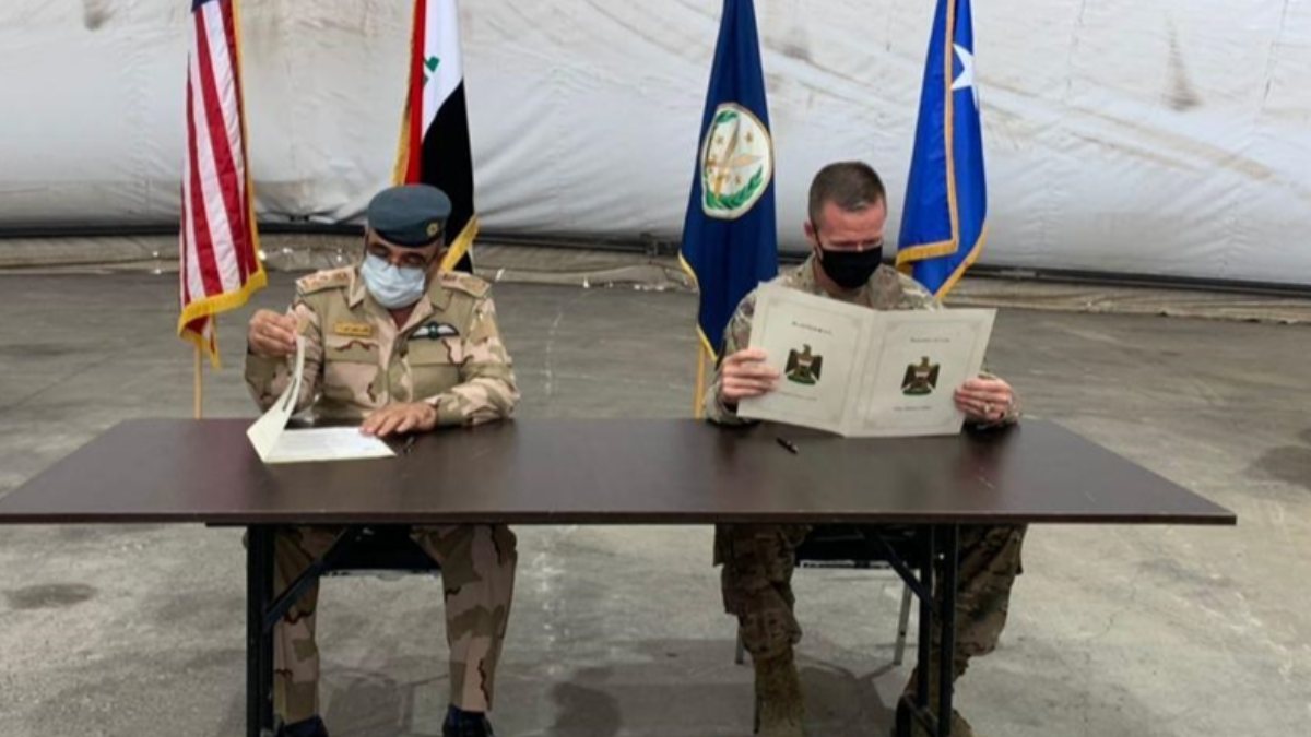 Koalisyon güçleri, bir üssü daha Irak'a teslim etti