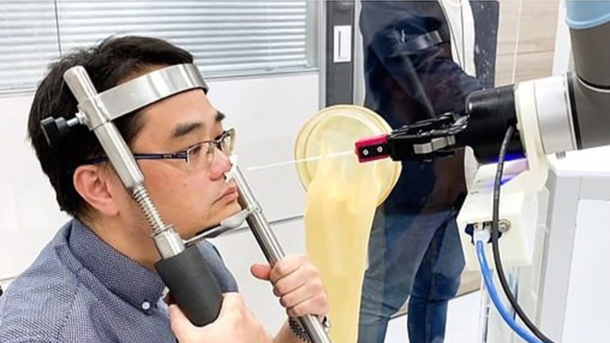 İnsandan 10 dakika daha hızlı koronavirüs testi yapan robot