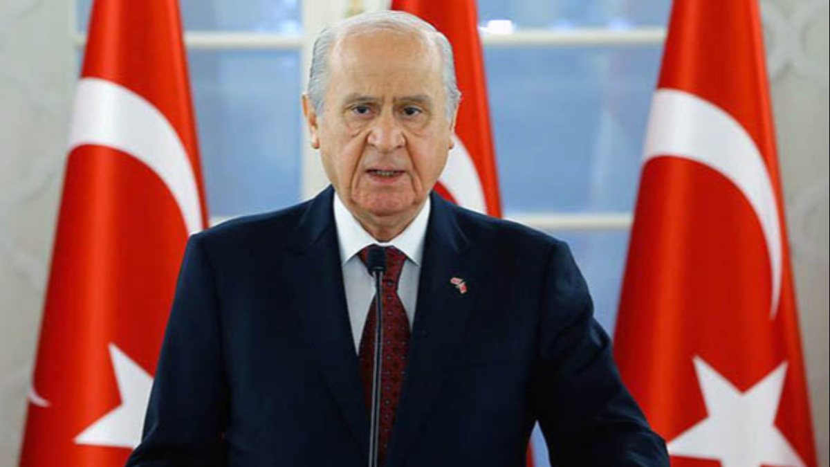 Bahçeli: Yunanistan ateşle oynuyor