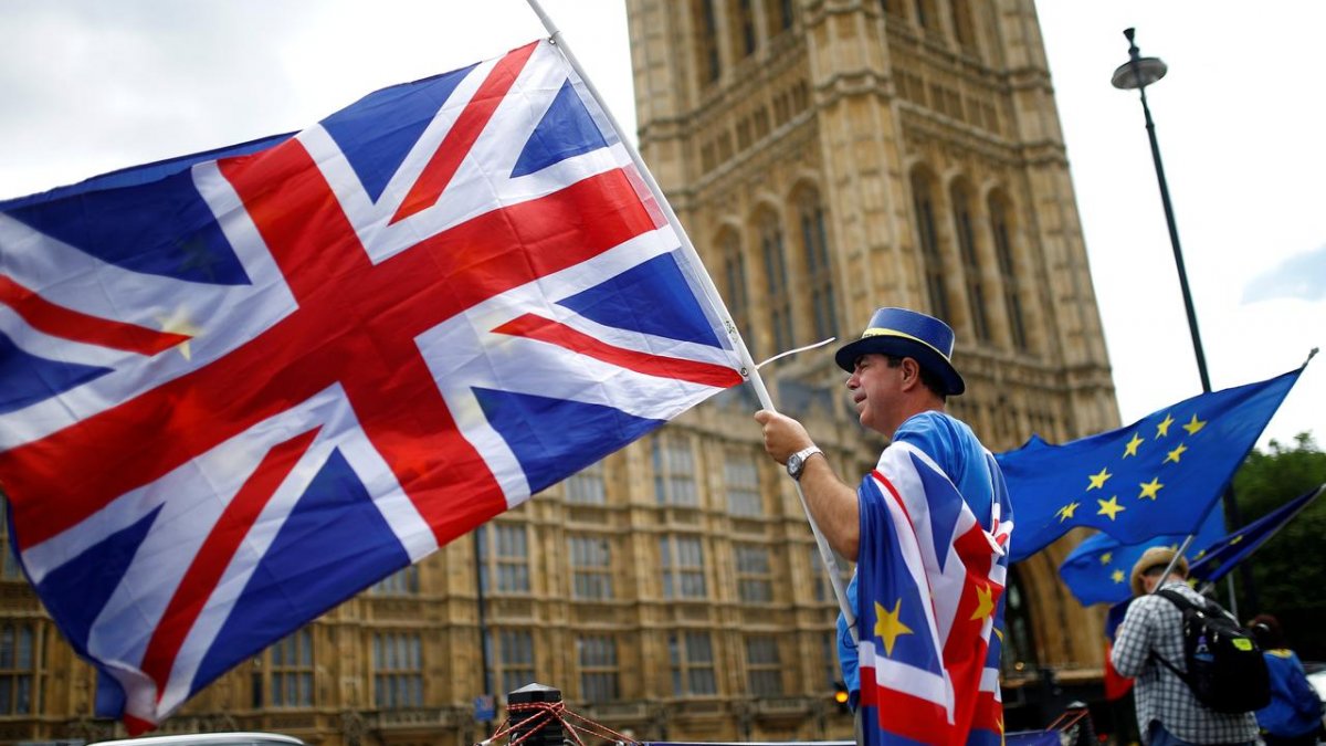 Brexit'te yeni kriz: İngiltere anlaşmayı değiştirmek istiyor