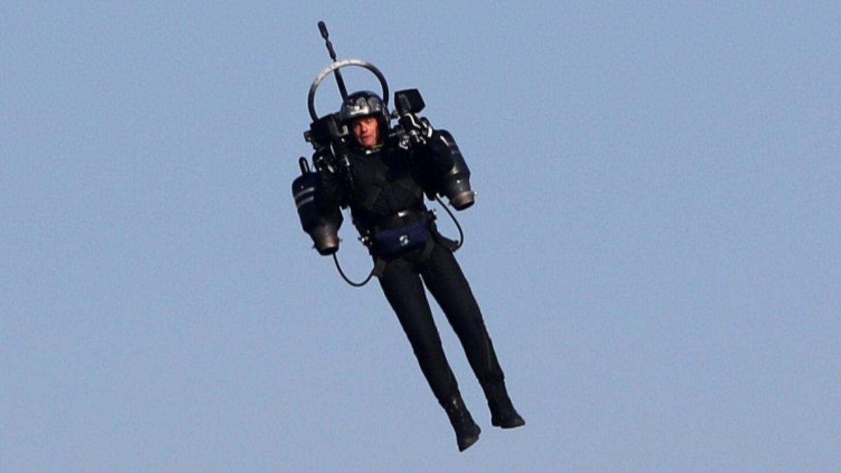 FBI, Los Angeles havaalanı yakınlarında jetpack ile uçan kişiyi arıyor