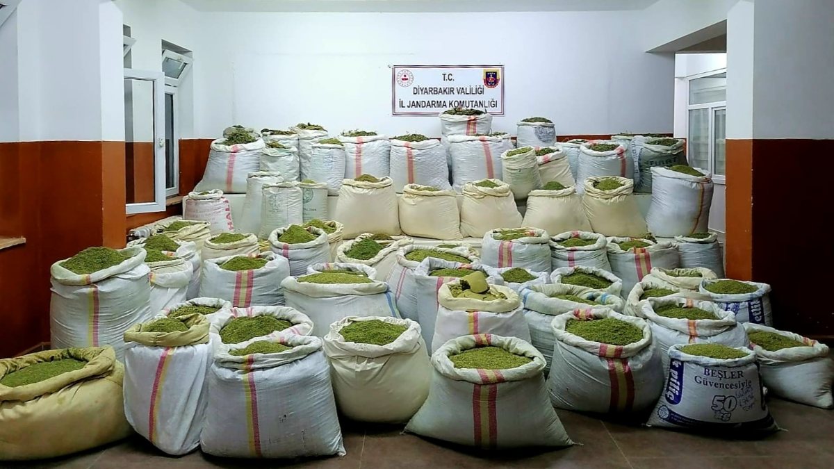 Diyarbakır’da 1 ton 756 kilo esrar ele geçirildi