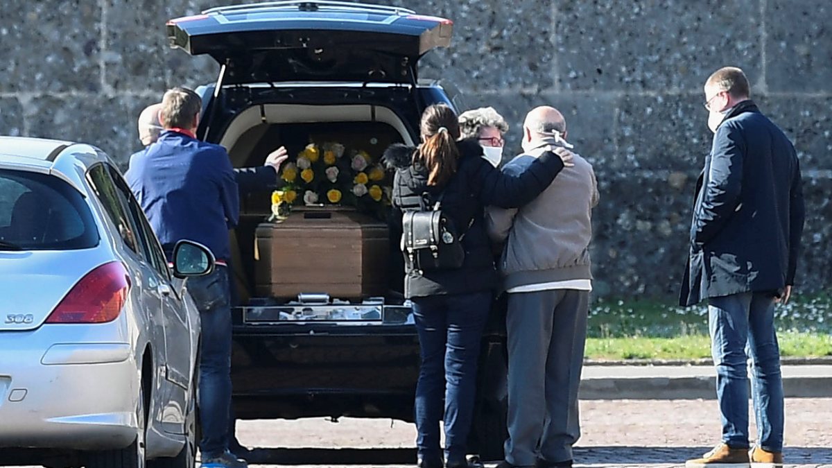 İtalya'da koronavirüs bir günde 853 can daha aldı