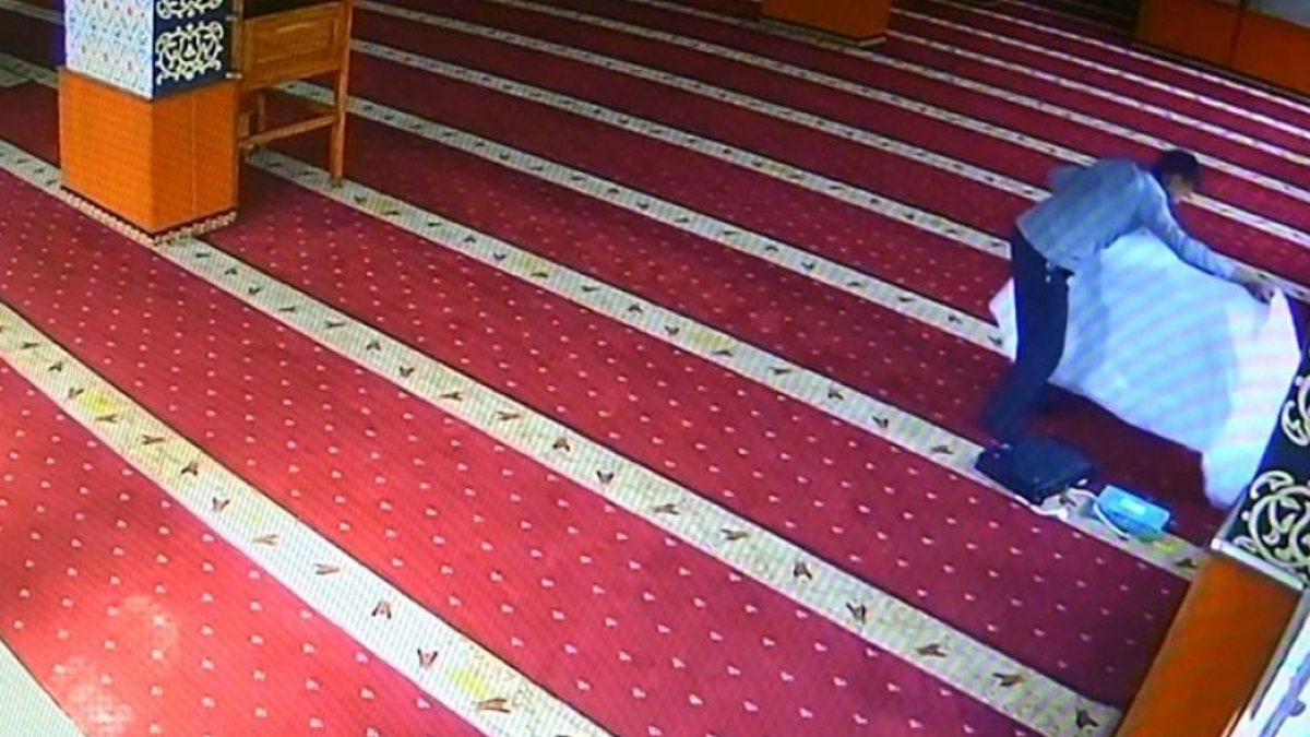 Diyarbakır'da camiden ses cihazı çalan hırsız yakalandı