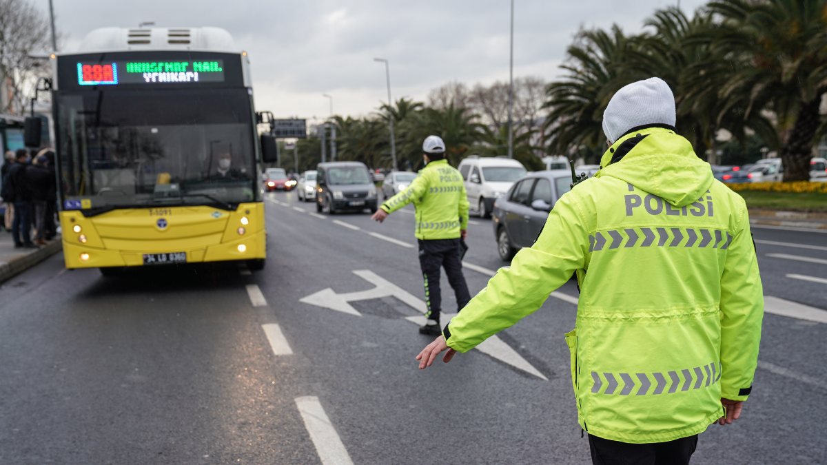 İstanbul'da toplu taşıma araçlarında koronavirüs denetimi