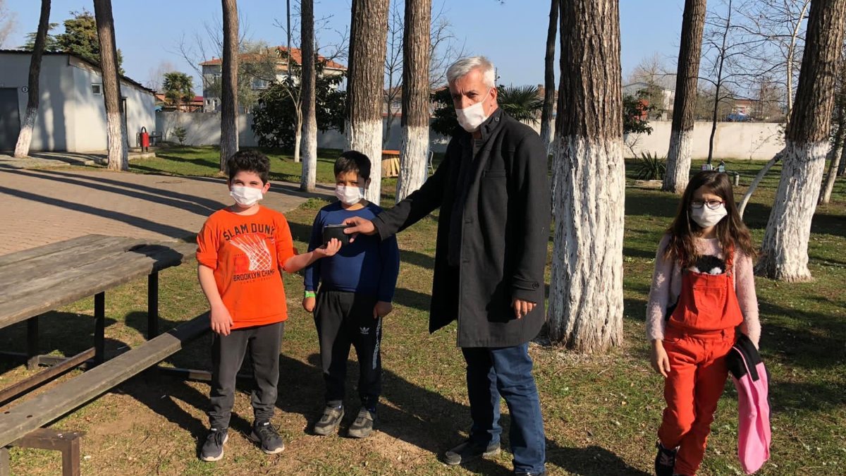 Samsun'da öğrenciler buldukları cüzdanı sahibine teslim etti