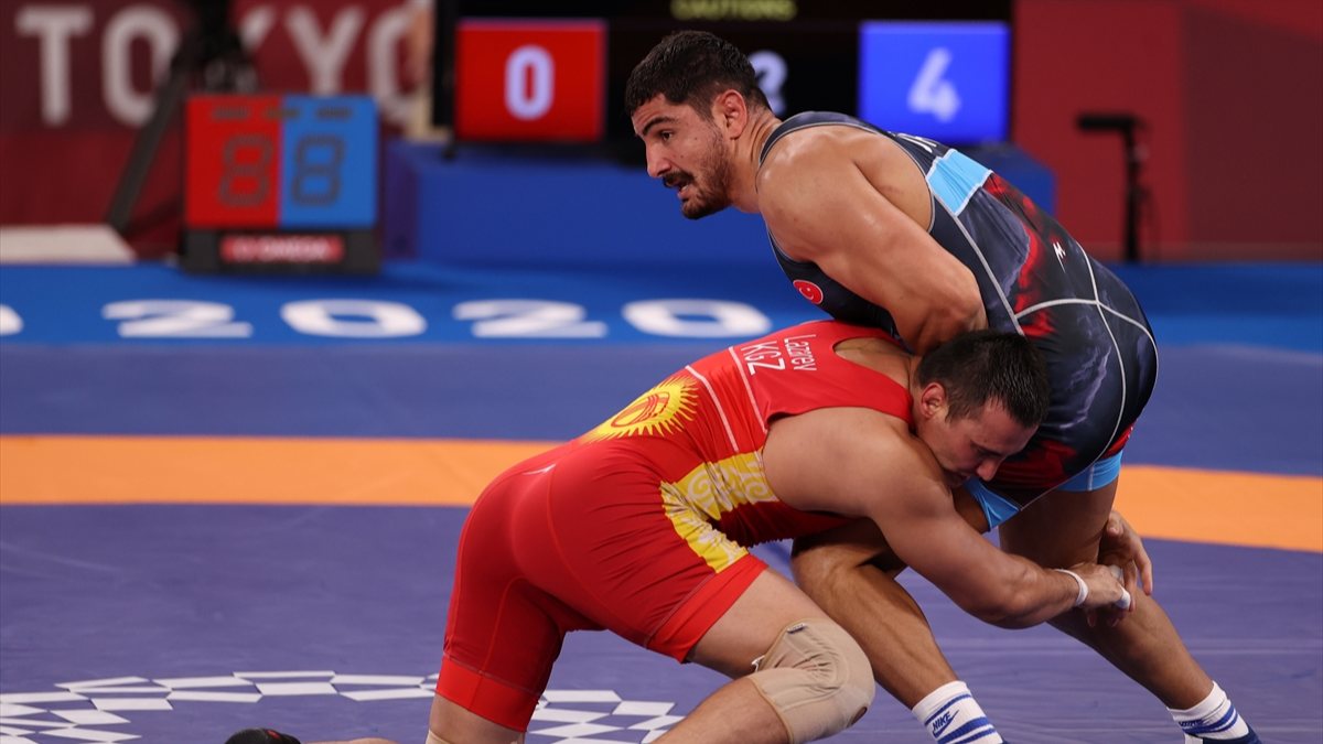 Taha Akgül, bronz madalya için güreşecek