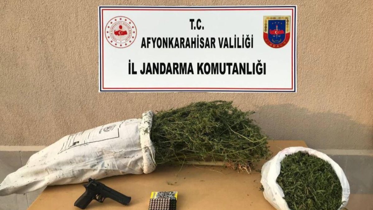 Afyonkarahisar'da dede ve torunun evine uyuşturucu operasyonu