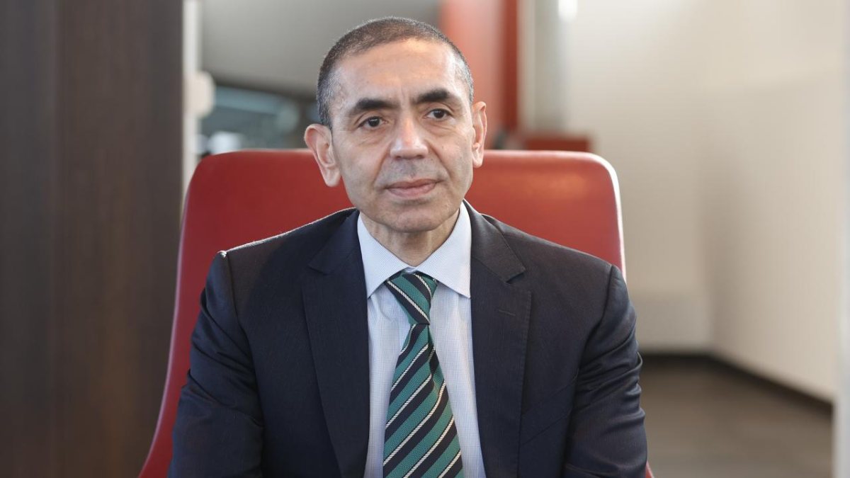 Uğur Şahin: 12 yaşın altındaki çocuklar için çalışmalar tamamlandı